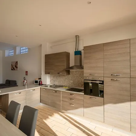 Magnifico Con Doppio Terrazzo شقة *