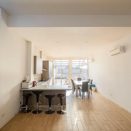 شقة Magnifico Con Doppio Terrazzo ميلان