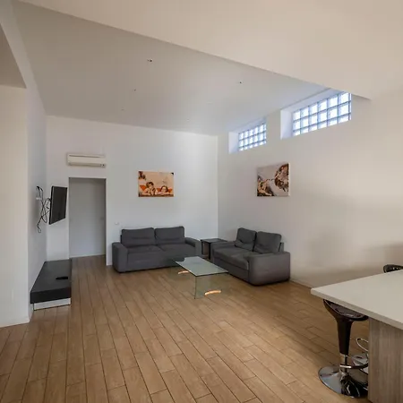 Magnifico Con Doppio Terrazzo * ميلان