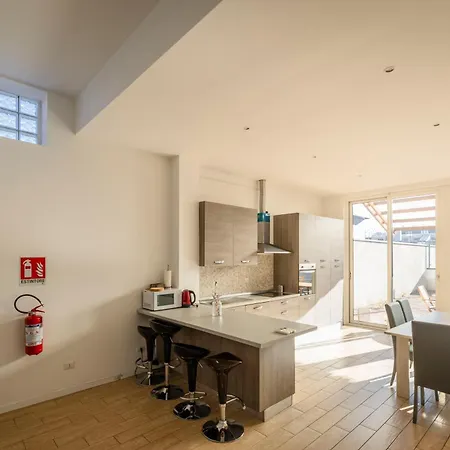 Magnifico Con Doppio Terrazzo شقة
